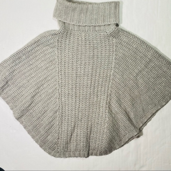Caroll Paris Gray Cable Knit Mohair,Wool & Alpaca Blend Turtleneck Woman’s Shawl - Picture 5 of 12